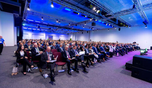Click here to go to: Conference room oe people