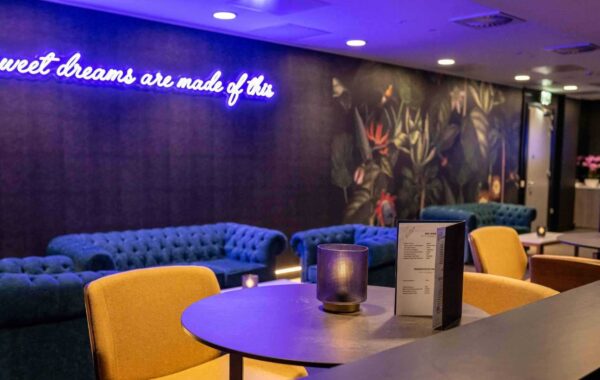 ShowDeck Lounge