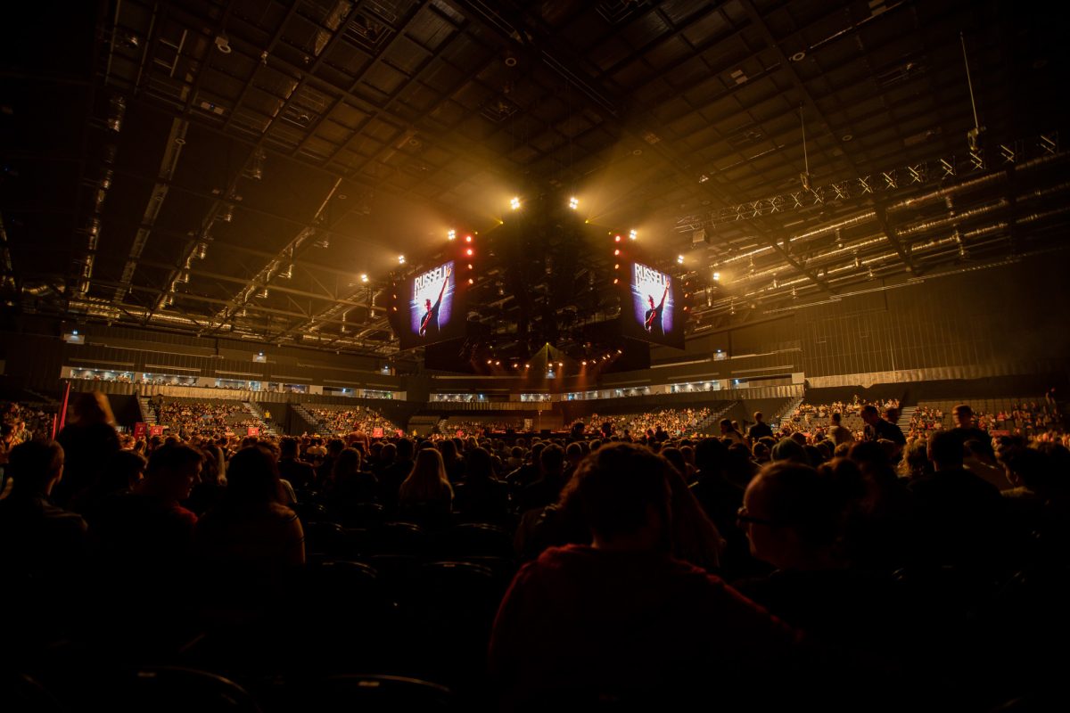 Arena-Russell-Howard-seated-show-5.jpg